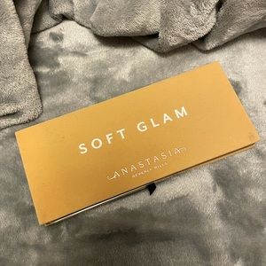 Anastasia soft glam palette